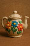 Photo réaliste d'une théière en pâte à modeler avec motif floral, style Nick Park