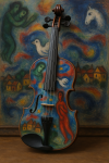 Photographie réaliste d'un violon peint dans un style inspiré de Marc Chagall